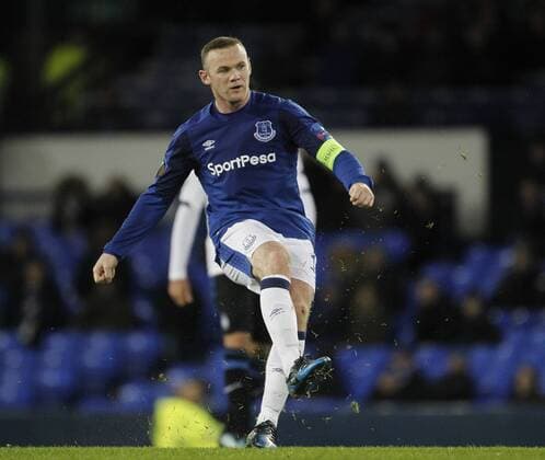 23rd November 2017, Goodison Park, Liverpool, England; UEFA Europa League, Everton versus Atalanta; Wayne Rooney of Everton plays a pass through midfield  ActionPlus11955293