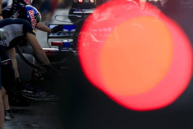 Motorsports: FIA Formula One World Championship WM Weltmeisterschaft 2017, Grand Prix of Abu Dhabi, 28 Brendon Hartley (NZL, Scuderia Toro Rosso), Abu Dhabi United Arab Emirates