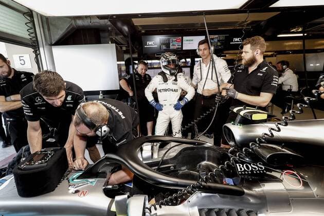 Motorsports: FIA Formula One World Championship WM Weltmeisterschaft 2017, Grand Prix of Abu Dhabi, 77 Valtteri Bottas (FIN, Mercedes AMG Petronas F1 Team), Toto Wolff (AUT, Mercedes AMG Petronas Formula One Team), Abu Dhabi United Arab Emirates