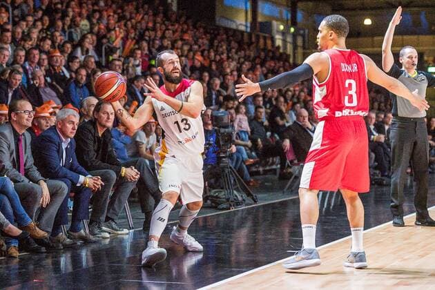 GER Qualification Basketball World Cup 2019 Germany vs Georgia 24 11 2017 Arena Chemnitz GER Qualification Basketball World Cup 2019 Germany vs Georgia im Bild Bastian Doreth 13 Germany Michael Dixon 3 Georgia nordphotoxDostmann nph00325