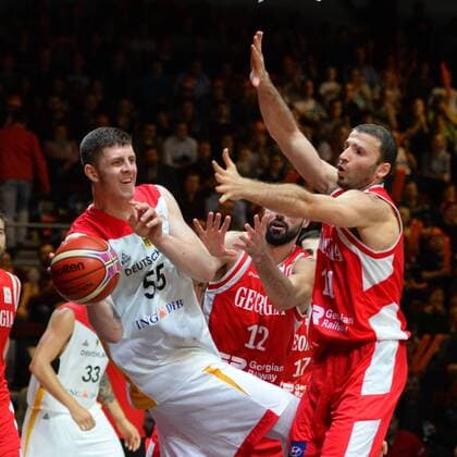 Isaiah Hartenstein Germany li and Manuchar Markoischwili Georgia Germany vs Georgia Basketball Qualification World Cup 2019 24 11 2017 Chemnitz Copyright: xEibner-Pressefoto BertxHarzerx EP_BHR