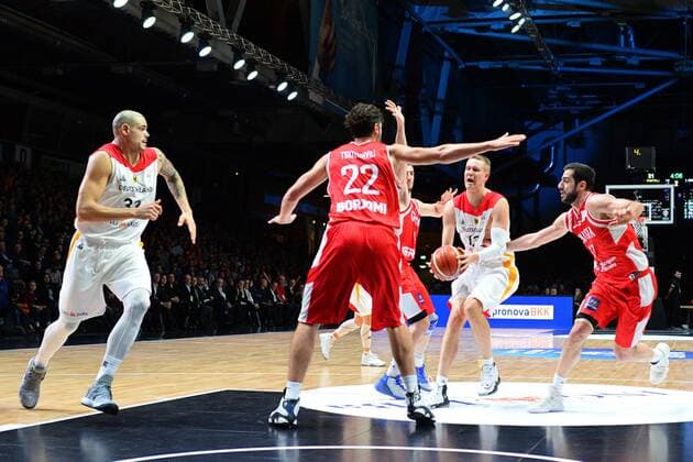 Robin Benzing Germany on the ball Mikhail Berischwili Georgia and Maik Zirbes Germany Germany vs Georgia Basketball Qualification World Cup 2019 24 11 2017 Chemnitz Copyright: xEibner-Pressefoto BertxHarzerx EP_BHR