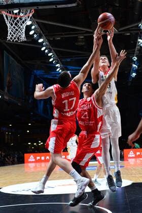 Isaiah Hartenstein Germany rejoined the ball Mikhail Berishvili Georgia Li and Akaki Dvalishvili Georgia Central Germany vs Georgia Basketball Qualifiers World Cup 2019 24 11 2017 Chemnitz Copyright: xEibner-Pressefoto BertxHarzerx EP_BHR