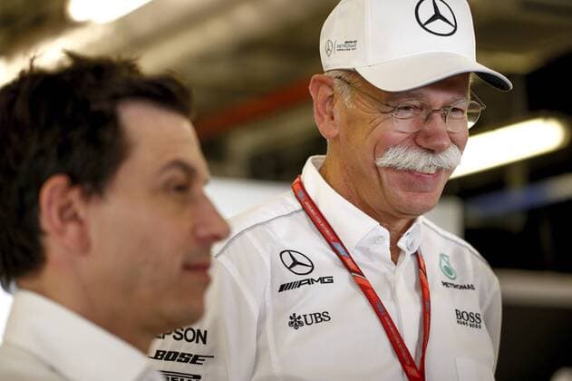 Motorsports: FIA Formula One World Championship WM Weltmeisterschaft 2017, Grand Prix of Abu Dhabi, Toto Wolff (AUT, Mercedes AMG Petronas Formula One Team), Dr. Dieter Zetsche (Chairman of the Board of Management of Daimler AG, Head of Mercedes-Benz Cars), Abu Dhabi United Arab Emirates