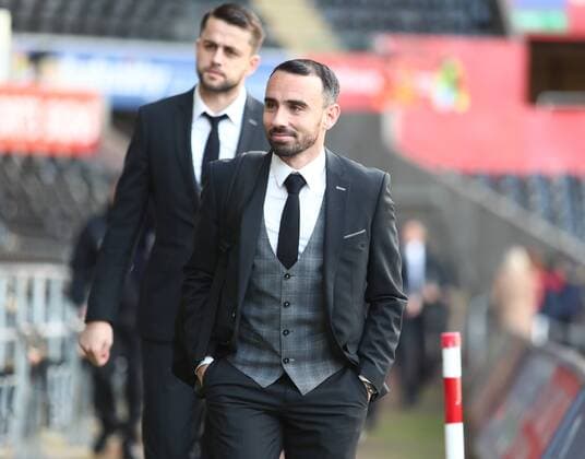 FuÃŸball, Trainerhistorie Swansea City von 1947 bis heute 25th November 2017, Liberty Stadium, Swansea, Wales; EPL Premier League football, Swansea City versus Bournemouth; Leon Britton of Swansea City arrives before the game  ActionPlus11955568