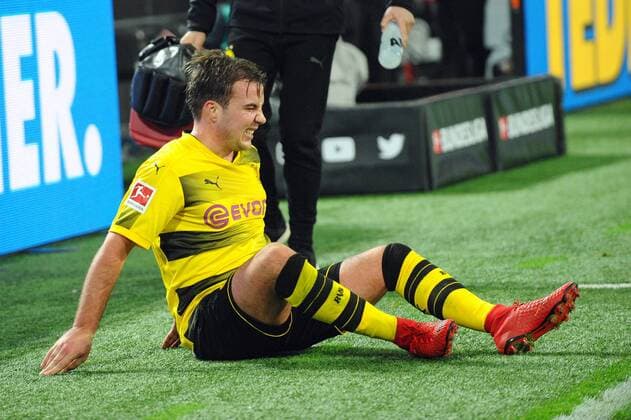 Dortmund Germany 25 11 2017 1 Bundesliga 13 Matchday BV Borussia Dortmund FC Schalke 04 injury hurt pain at Mario Goetze BVB DeFodi521