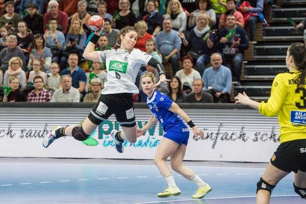 GER HB Women FSP Germany GER vs Iceland ISL 25 11 2017 Ball Games ARENA Dresden GER HB Women FSP Germany GER vs Iceland ISL pictured Jenny Karolius 6 Germany nordphotoxDostmann nph00325