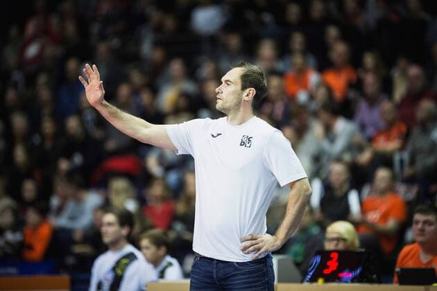 Berlin Germany 25 11 2017 Coach Maximilian Hauser Herrsching playing volleyball in the DVV Cup quarter-finals between BR Volleys and TSV Herrsching