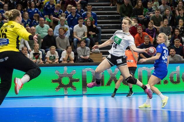 GER HB Women FSP Germany GER vs Iceland ISL 25 11 2017 Ball Games ARENA Dresden GER HB Women FSP Germany GER vs Iceland ISL pictured Stella Kramer 14 Germany Gudrun Erla Bjarnadottir 34 Iceland nordphotoxDostmann nph00325