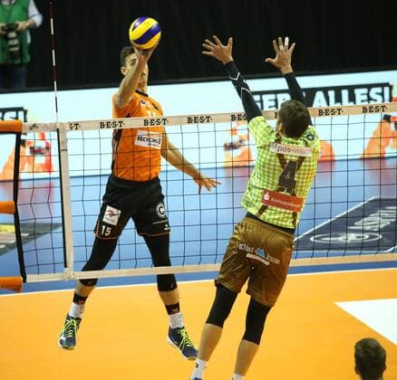 GER 1 VBL BR VOLLEYS VS Herrsching 25 11 2017 Max Schmeling Halle Berlin GER 1 VBL BR VOLLEYS VS Herrsching im Bild Kyle Russell BR Volleys 15 Tim Peter Herrsching 4 nordphotox xEngler nph00076