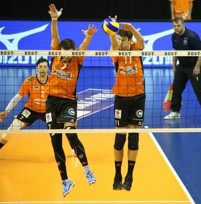 GER 1 VBL BR VOLLEYS VS Herrsching 25 11 2017 Max Schmeling Halle Berlin GER 1 VBL BR VOLLEYS VS Herrsching pictured Georg Klein BR Volleys 7 Adam White BR Volleys 11 nordphotox xEngler nph00076