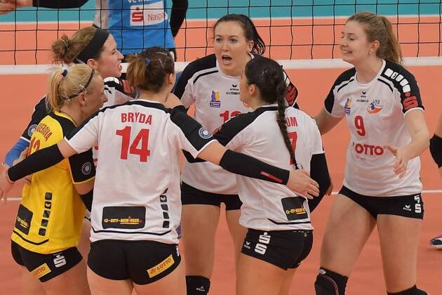 26 11 2017 xtkx Volleyball VVC Cup Women VC Wiesbaden VfB Suhl emspor v l Katarzyna Bryda Suhl Lauren Plum Suhl Wiesbaden