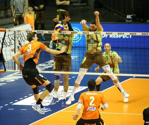GER 1 VBL BR VOLLEYS VS Herrsching 25 11 2017 Max Schmeling Halle Berlin GER 1 VBL BR VOLLEYS VS Herrsching im Bild Robert Kromm BR Volleys 3 Christoph Marks Herrsching 15 Andre Brown Herrsching 18 nordphotox xEngler nph00076