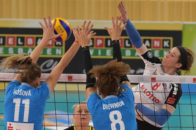 26 11 2017 xtkx Volleyball VVC Cup Women VC Wiesbaden VfB Suhl emspor v l Simona Kosova VCW Kimberly Drewnick VCW Andie Malloy Suhl Wiesbaden