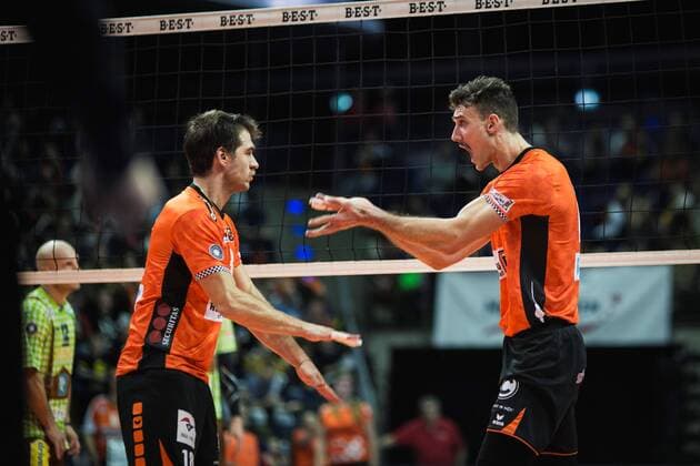 Berlin Germany 25 11 2017 Pierre Pujol BR Volleys 18 and Russell Kyle BR Volleys 15 cheer at the Volleyball match in the DVV Cup quarter-finals between BR Volleys and TSV Herrsching