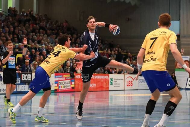 Lübeck 25 November 2017 Sport Handball Season 2017 2018 2 Bundesliga VfL Lübeck Schwartau HSG Konstanz Podpolinski Toni No 8 VfL Luebeck Schwartau in the throwing attempt