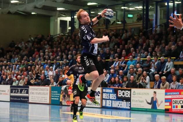 Lübeck 25 November 2017 Sport Handball Season 2017 2018 2 Bundesliga VfL Lübeck Schwartau HSG Konstanz Jump Lauenroth Julian Nr 5 VfL Luebeck Schwartau