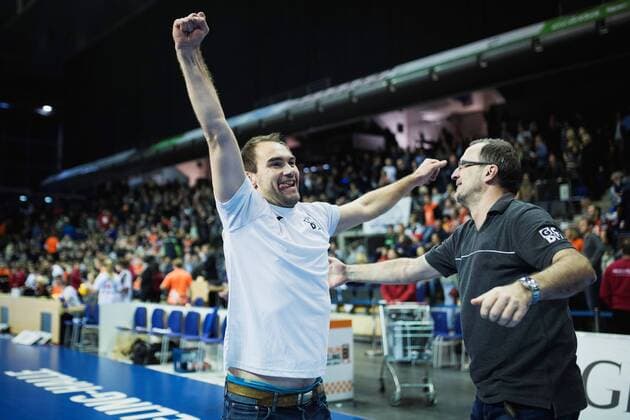 Berlin Germany 25 11 2017 Coach Maximilian Hauser Herrsching celebrates after the match in the Volleyball game in the DVV Cup quarter-finals between BR Volleys and TSV Herrsching