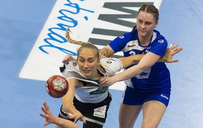 25 November 2017 Germanys Nadja Mansson is attacked Handball Preparing game for the World Cup December in Germany Handball World Cup Germany Iceland 32 19 in Dresden c