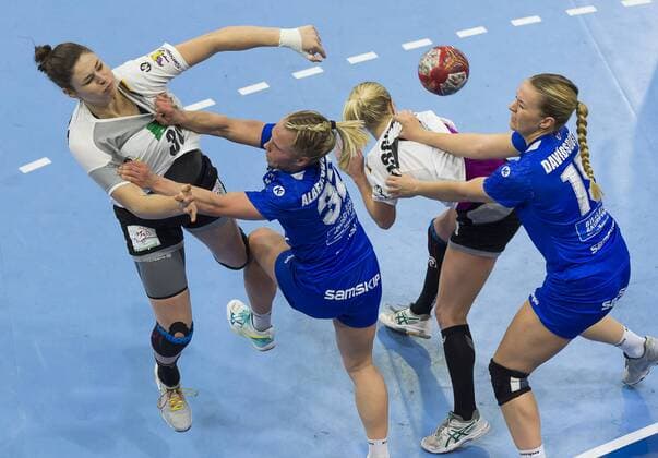 25 November 2017 Germanys Jennifer Rode is heavily attacked Handball Preparing game for the World Cup December in Germany Handball World Cup Germany Iceland 32 19 in Dresden c