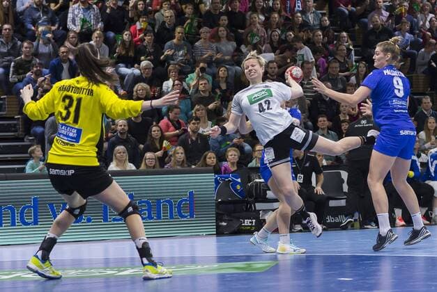 25 November 2017 Germanys Friederike Gabernatis vs. goalkeeper Hafdis Renötudottir Handball preparatory game for the World Cup December in Germany Handball World Cup Germany Iceland 32 19 in Dresden c