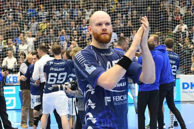 Action Alexander Becker VfL Gummersbach 45 celebrates VfL Gummersbach vs. THW Kiel Handball men DKB Handball Bundesliga 23 11 2017 Gummersbach Copyright: xEIBNERx xJUERGENxAUGSTx EP_jogi