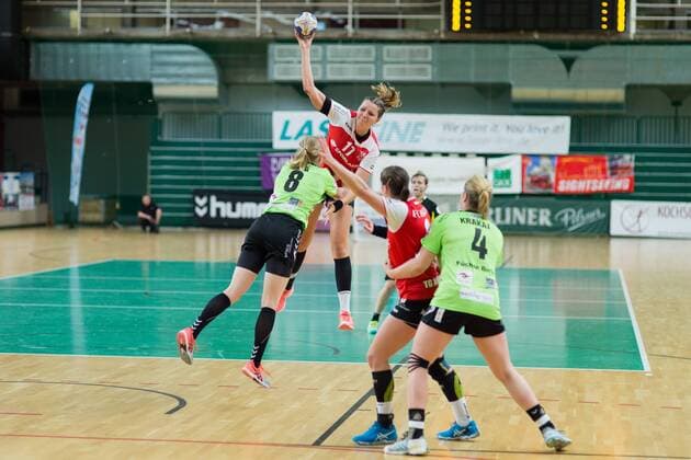 v l Anna Eber 8 Spreefuexxe Nicole Lederer Nuertingen 17 Delia Cleve Nuertingen 8 Samira Krakat 4 Spreefuexxe in the game Spreefuexxe Berlin vs TG Nuertingen 25 11 2017 Berlin Copyright: xUwexKoch xEibner-Pressefotox EP_ukh