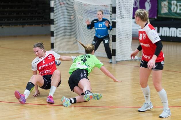 Denise Kunicke Nuertingen 2 Samira Krakat 4 Spreefuexxe Celina Meissner Nuertingen 61 Benitta Quattlender Nuertingen 18 in the match Spreefuexxe Berlin vs TG Nuertingen 25 11 2017 Berlin Copyright: xUwexKoch xEibner-Pressefotox EP_ukh