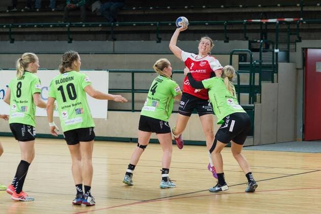 v. Anna Eber 8 Spreefuexxe Anna Bloedorn 10 Spreefuexxe Samira Krakat 4 Spreefuexxe Denise Kunicke Nuertingen 2 Stefanie de Beer 7 Spreefuexxe in the match Spreefuexxe Berlin vs TG Nuertingen 25 11 2017 Berlin Copyright: xUwexKoch xEibner-Pressefotox EP_ukh