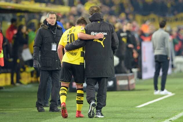 Dortmund Germany 25 11 2017 1 Bundesliga 13 Matchday BV Borussia Dortmund FC Schalke 04 injury hurt pain at Mario Goetze BVB DeFodi521