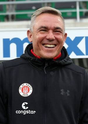 26 11 2017 Football Season 2017 2018 2 Football Bundesliga 15 Gameday SpVgg Greuther Fürth Cloverleaf FC St Pauli Hamburg FCSP DaMa Olaf Janssen Janssen Coach FC St Pauli laughs happy