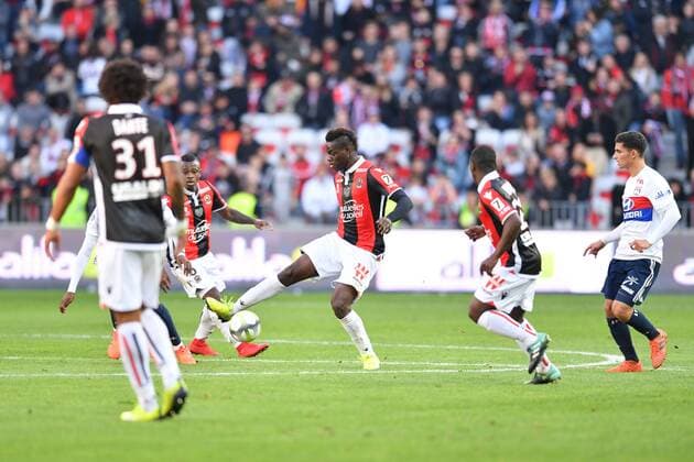 09 Mario BALOTELLI (nice) - 08 Houssem AOUAR (ol) FOOTBALL : Nice vs Lyon - Ligue 1 Conforama - 26 11 2017 FEP Panoramic 
