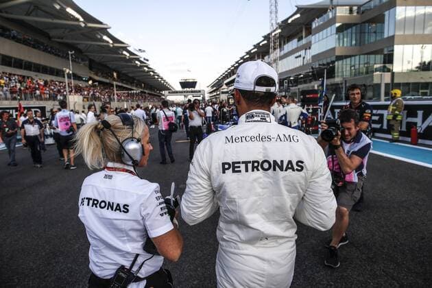 Motorsports: FIA Formula One World Championship WM Weltmeisterschaft 2017, Grand Prix of Abu Dhabi, 44 Lewis Hamilton (GBR, Mercedes AMG Petronas F1 Team), Angela Cullen Abu Dhabi United Arab Emirates