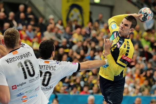 V left Dainis Kristopans Skopje 10 Ilija Abutovic Skopje 20 Andre Schmid Andy Schmid RNL 2 Action Action Game scene Handball Champions League Rhein Neckar Löwen HC Vardar Skopje xozx