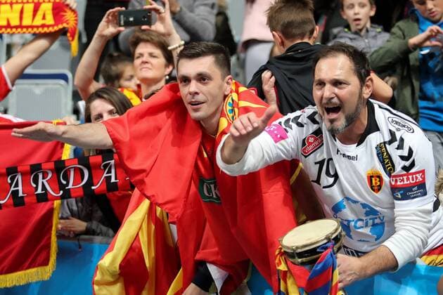 The fans of HC Vardar Skopje from Macedonia Macedonia are happy about the points win 21 21 Draw Draw Joy Cheers Fans Audience Atmosphere Atmosphere Stadium Handball Champions League Rhein Neckar Löwen HC Vardar Skopje xozx