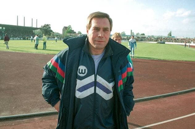 Ernst Menzel coach from VfL Wolfsburg here from promotion game to 2 BL VfL WOB Remscheid on 22 05 1991