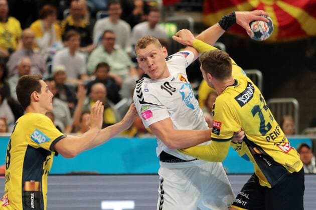 Filip Taleski RNL 28 Dainis Kristopans Skopje 10 Hendrik Pekeler RNL 23 Duel duel tackle tackling Dynamics Action Action Handball Champions League Rhein Neckar Löwen HC Vardar Skopje xozx