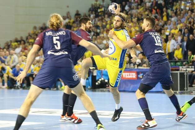 November 26, 2017 - Kielce, Poland - Henrik Mollgaard Jensen (PSG), Nikola Karabatic (PSG), Dean Bombac (Vive), Nedim Remili (PSG), during EHF Handball Champions League Group B match between KS Vive Tauron Kielce and Paris Saint-Germain Handball at Kielce, Poland, on 26 November 2017. ..Paris Saint-Germain Handball won 30-29. Vive Kielce v Paris Saint-Germain - EHF Champions League match  - ZUMAn230 20171126_zaa_n230_706 Copyright: xFotoxOlimpikx