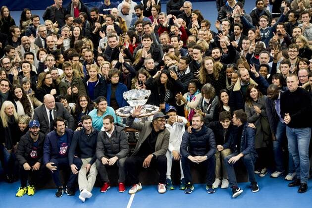 Tennis, Pressetermin französischer Tennisverband FFT Jonathan Eysseric Jeremy Chardy Gilles Simon Richard Gasquet Yannick Noah Jo Wilfired Tsonga Julien Benneteau Pierre Hugues Herbert Nicolas Mahut TENNIS : l Equipe de France de Tennis a la rencontre des salaries de la FFT - Paris - 27 11 2017 JBAutissier Panoramic 