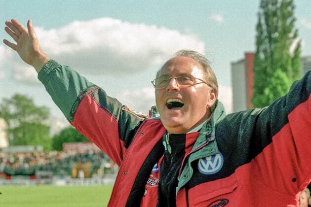 From 2 BL season 1996 1997 VfL Wolfsburg Green against FC Carl Zeiss Jena 4 1 am 24 05 1997 In the photo Won WOB coach Willi Reimann