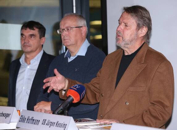 BAU 28 11 2017 Bietigheim Handball 23 IHF Womens Handball Womens World Cup Press Conference Thilo Dittmann Chair of the Local Organizing Committee Hans Artschwager President Handball Association Württemberg Ekke Hofmann Former Womens National Coach