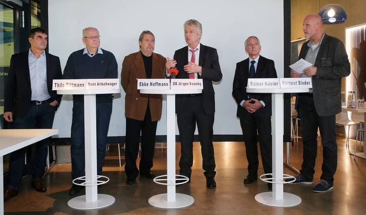 BAU 28 11 2017 Bietigheim Handball 23 IHF Womens Handball Womens World Cup Press Conference Thilo Dittmann Chair of the Local Organizing Committee Hans Artschwager President Handball Association Württemberg Ekke Hofmann Former Women National Coach Lord Mayor Jürgen Kessing Rainer Kübler Managing Director of Stadtwerke Bietigheim Bissingen Hartmut Binder Moderator