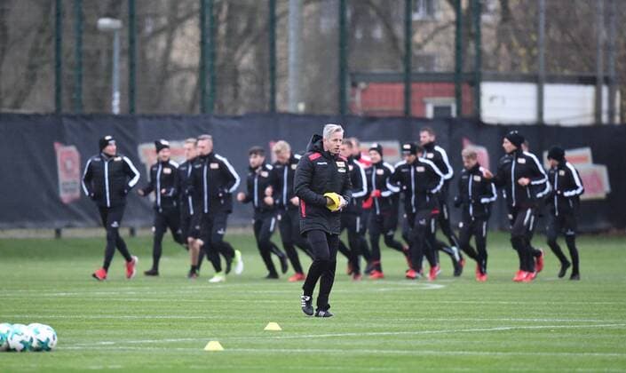 Soccer Men Season 2017 2018 2 Bundesliga 1 FC Union Berlin Training Coach Jens Keller 1 FC Union Berlin and the Team 27 11 2017 Copyright: xMatthiasxKochx