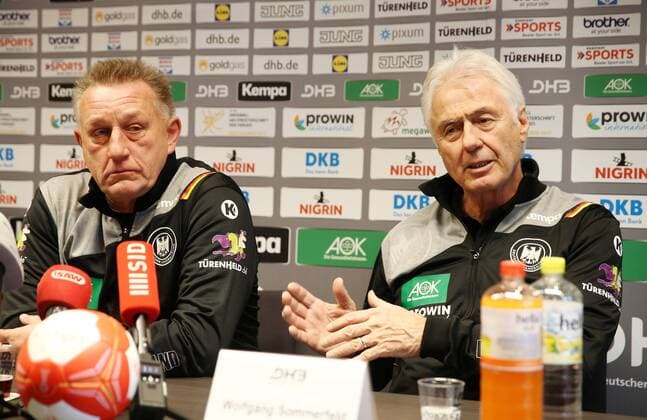 Women Handball WM PK Leipzig 29 11 2017 Hotel Lindner GERMANYHANDBALL2017 Press Conference of the German Handball Federation two days before the Handball World Cup Women in Germany 2017 In the picture v l Michael Biegler National coach women and Wolfgang Sommerfeld DHB sports director
