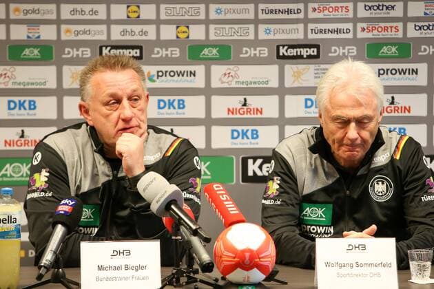 Press Conference Handball Womens National Team Leipzig 29 11 2017 Lindner Hotel Handball Womens Press Conference in the run-up to the Womens Handball World Cup 2017 In the picture v l National coach Michael Biegler Germany and Sporting Director Wolfgang Sommerfeld Germany