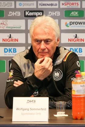 Press Conference Handball Womens National Team Leipzig 29 11 2017 Lindner Hotel Handball Womens Press Conference in the run-up to the Womens Handball World Cup 2017 Sporting image Wolfgang Sommerfeld Germany