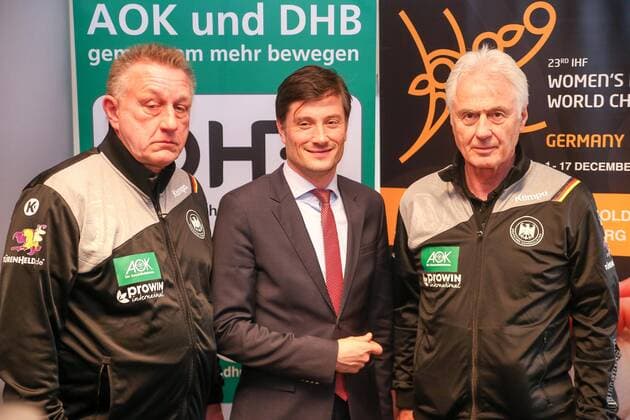 Press Conference Handball Womens National Team Leipzig 29 11 2017 Lindner Hotel Handball Womens Press Conference in the run-up to the Womens Handball World Cup 2017 In the picture v l National coach Michael Biegler Germany Leipzig Mayor Heiko Rosenthal and Sporting Director Wolfgang Sommerfeld Germany