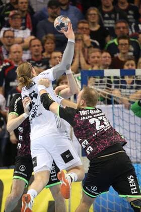 THW Kiel EHF Champions League Flensburg 29 11 17 Flensburg 29 11 17 Sport Handball VELUX EHF Champions League Season 2017 2018 Group stage SG Flensburg Handewitt THW Kiel Lukas Nilsson THW Kiel 65 Henrik Toft Hansen SG Flensburg Handewitt 23 xmmkx