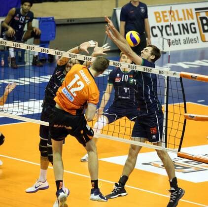 GER 1 VBL BR VOLLEYS VS Hypo Tyrol AlpenVolleys Haching 29 11 2017 Max Schmeling Halle Berlin GER 1 VBL BR VOLLEYS VS Hypo Tyrol AlpenVolleys Haching in picture Paul Carroll BR Volleys 12 BARTOSZ PIETRUCZUK AlpenVolleysHaching 8 PEDRO FRANCES AlpenVolleysHaching 11 nordphotox xEngler nph00076