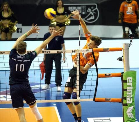 GER 1 VBL BR VOLLEYS VS Hypo Tyrol AlpenVolleys Haching 29 11 2017 Max Schmeling Halle Berlin GER 1 VBL BR VOLLEYS VS Hypo Tirol AlpenVolleys Haching im Bild Robert Kromm BR Volleys 3 RUDY VERHOEFF AlpenVolleysHaching 10 nordphotox xEngler nph00076